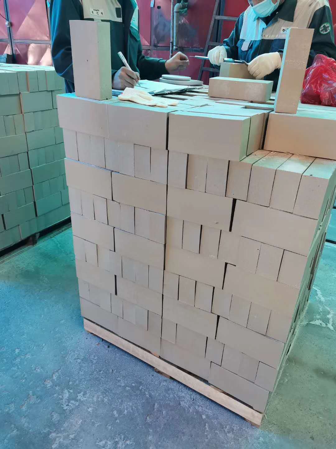 65厚耐酸磚今年處于一直是缺貨狀態(tài)，而且價(jià)格高，那么為什么會(huì )出現這種情況